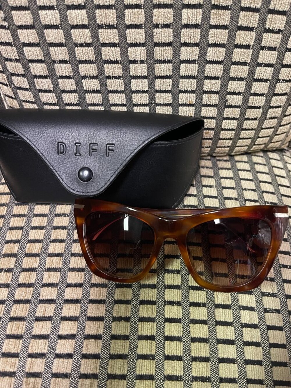 Diff Sunglasses - Picture 1 of 2